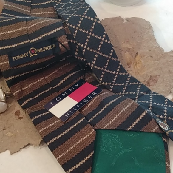 Vintage Tommy Hilfiger Italian Silk ztie - Picture 4 of 6